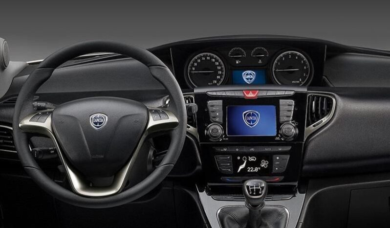 Lancia Ypsilon Hybrid Gold pieno